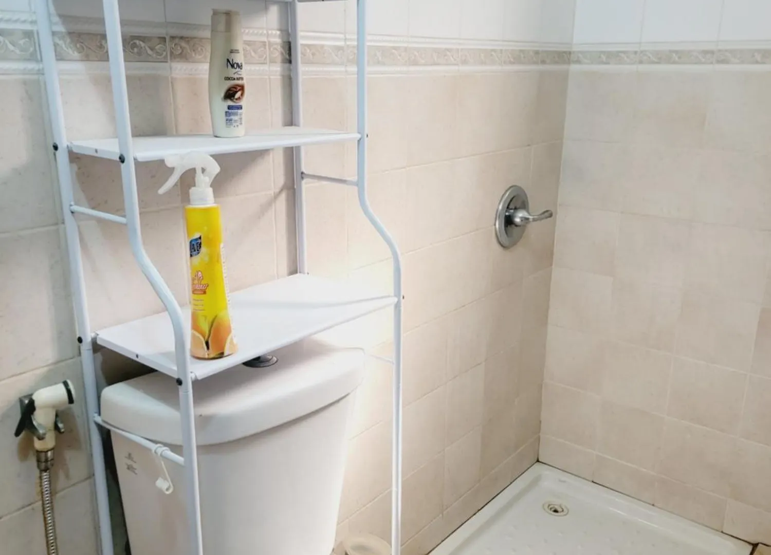 Studio Meuble Chambre Salon Cuisine 2Toilettes Foire En Bordure De La Route 达喀尔